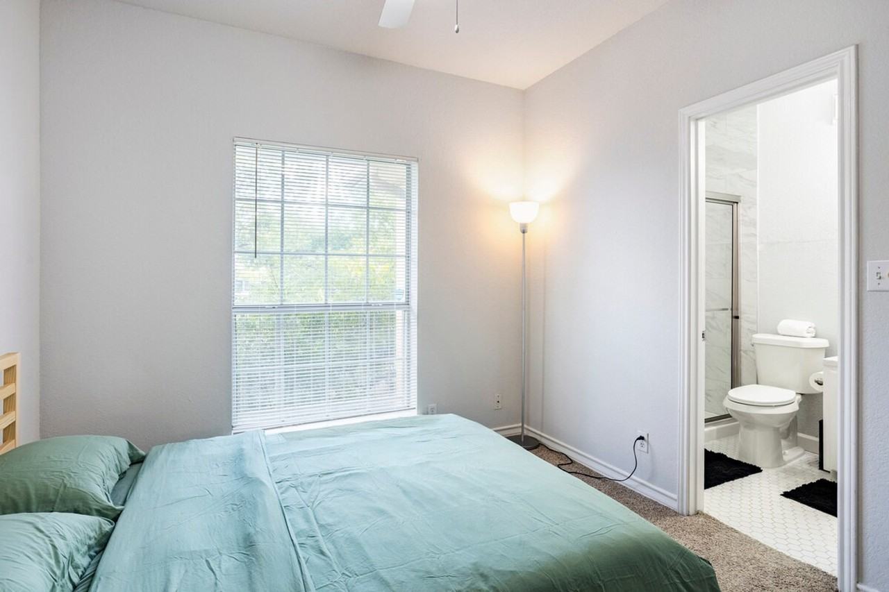 1005 W 23rd St #1318654P - Photo 3 of 28