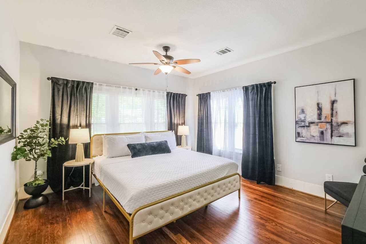 207 Lindale St #1316403P - Photo 3 of 25