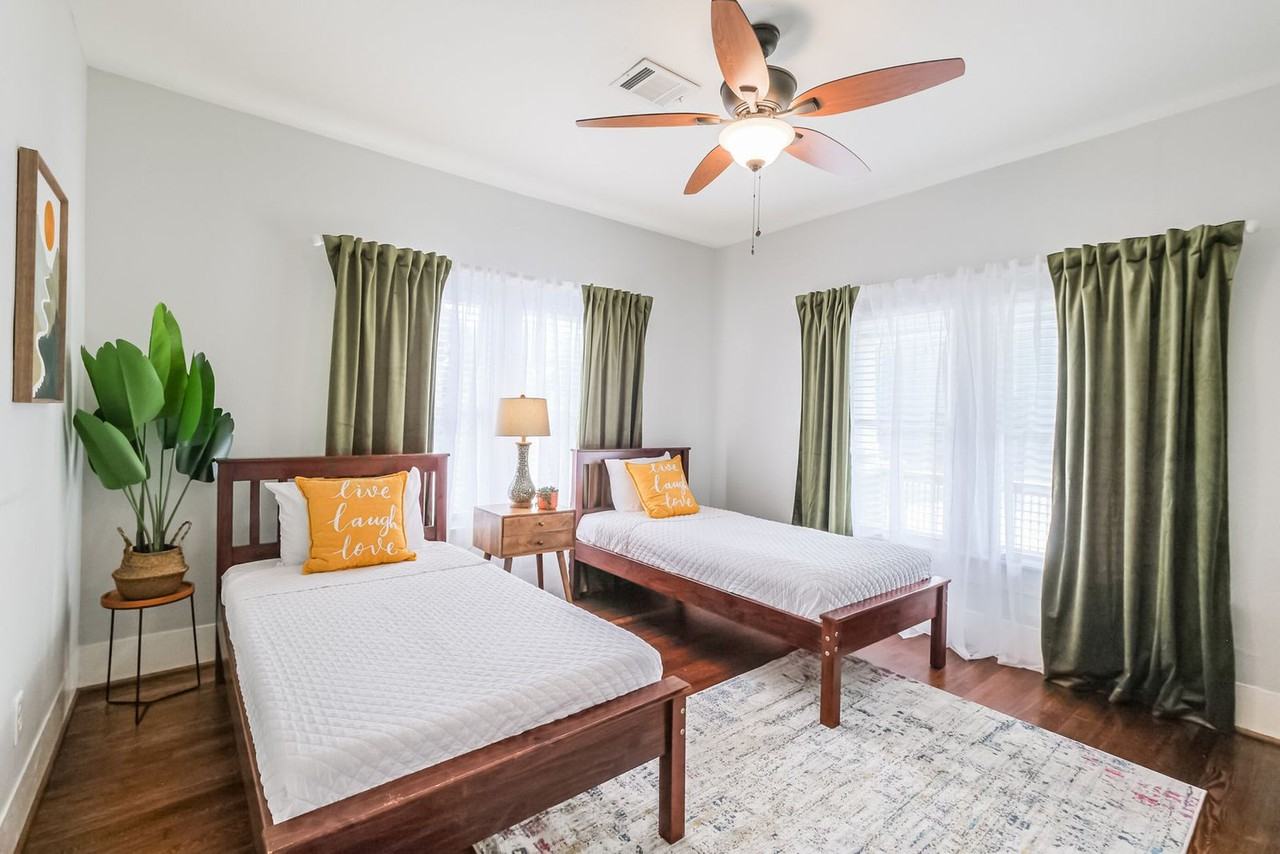 207 Lindale St #1316403P - Photo 4 of 25