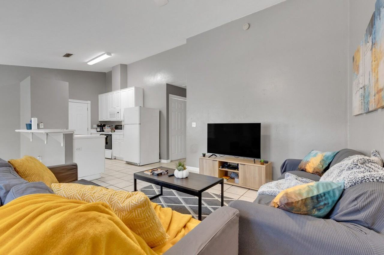 221 Cactus St #1319921P - Photo 3 of 27