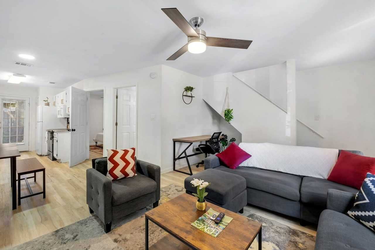 1308 W Brevard St #1319915P - Photo 3 of 36