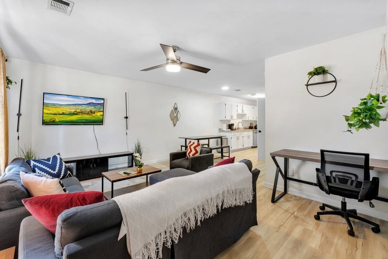 1308 W Brevard St #1319915P - Photo 5 of 36