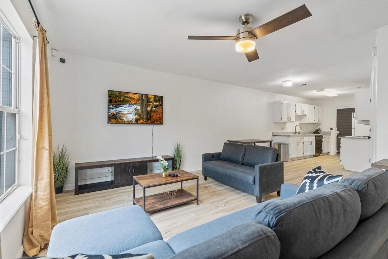 1308 W Brevard St #1319915P - Photo 7 of 36