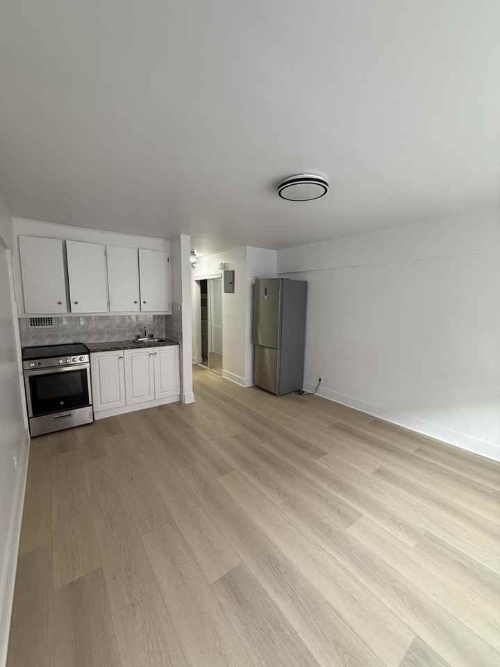 1900 Avenue Lincoln #46 - Photo 2 of 7