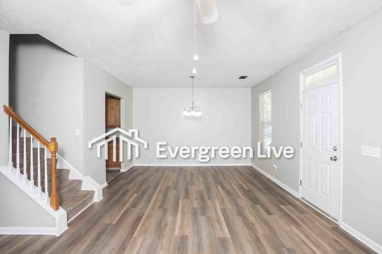 303 Bassett Loop - Photo 2 of 15