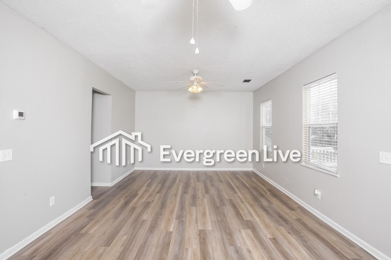 303 Bassett Loop - Photo 3 of 15