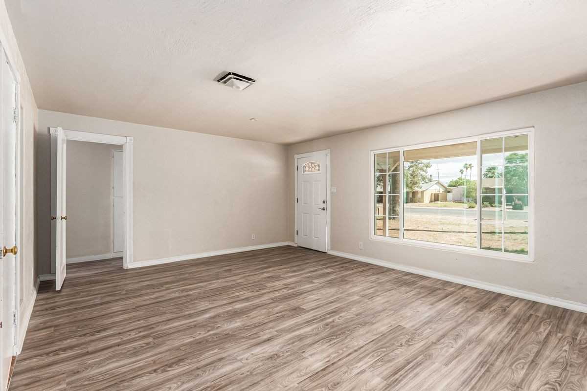 809 N Gilbert Ave - Photo 7 of 39
