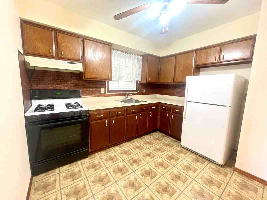 57 Isabella Ave ##1 - Photo 6 of 13