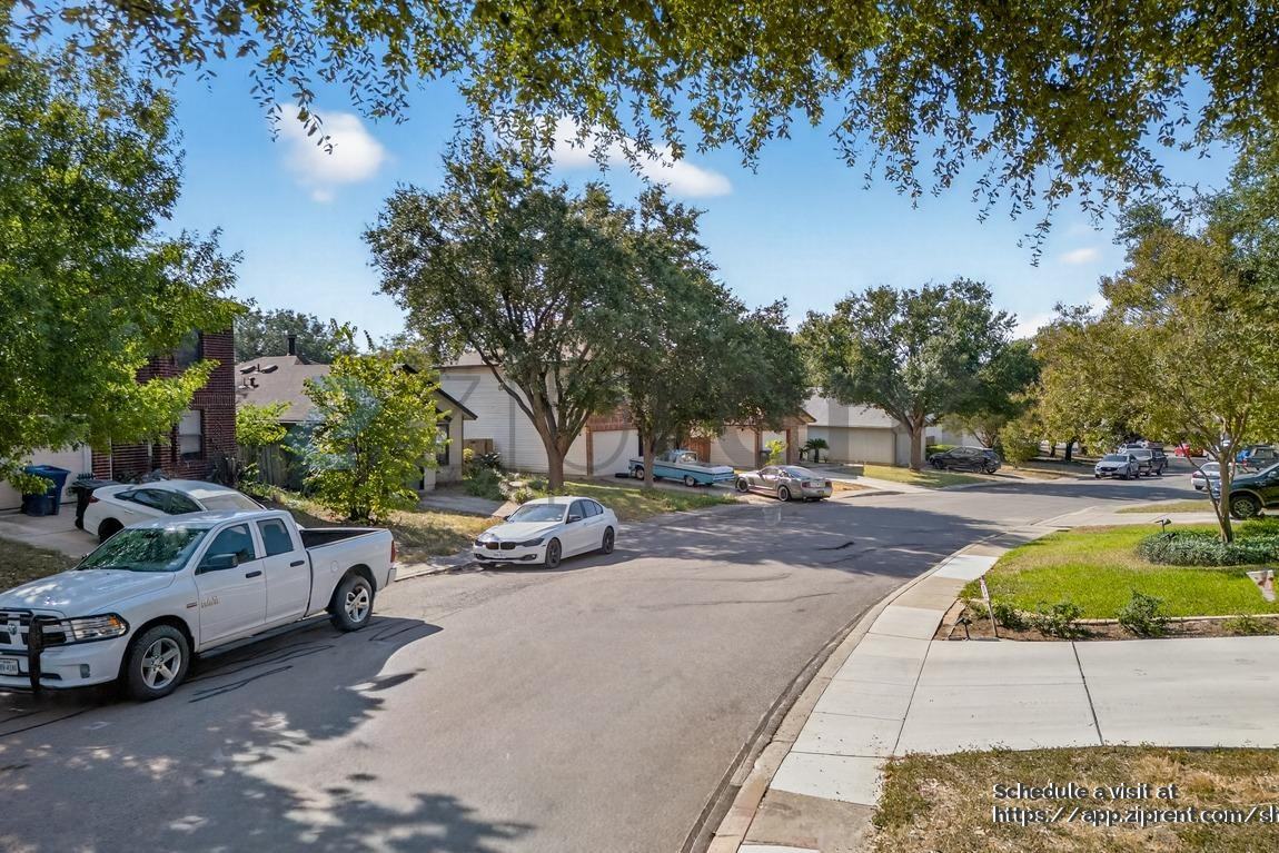 5515 Champions Hill Dr - Photo 2 of 41
