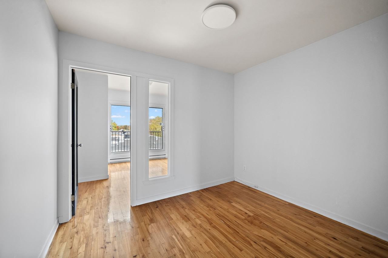 730 30e Avenue #406 - Photo 2 of 19