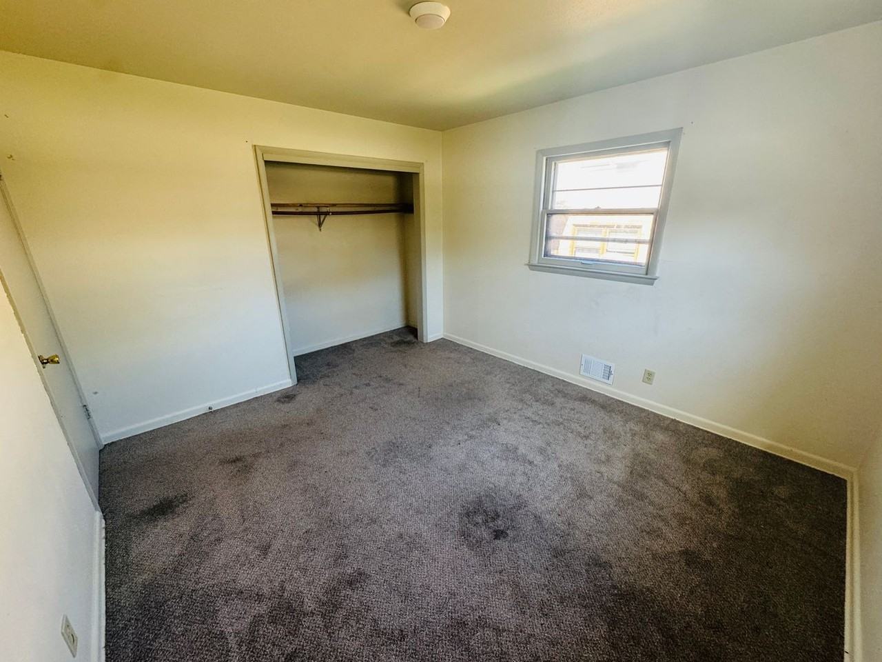 138 S Grand Ave #3 - Photo 7 of 8