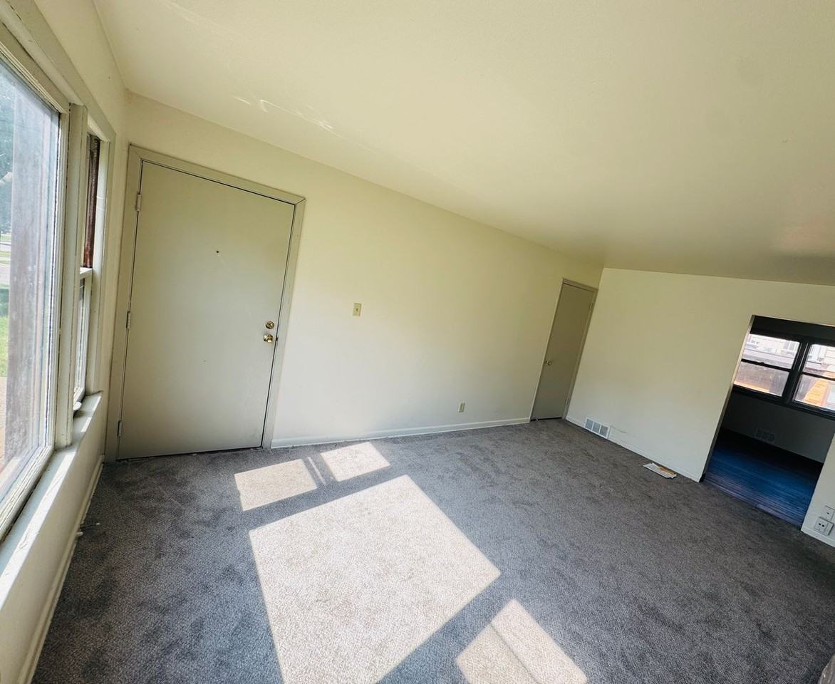 233 Hinman Ave #4 - Photo 3 of 9