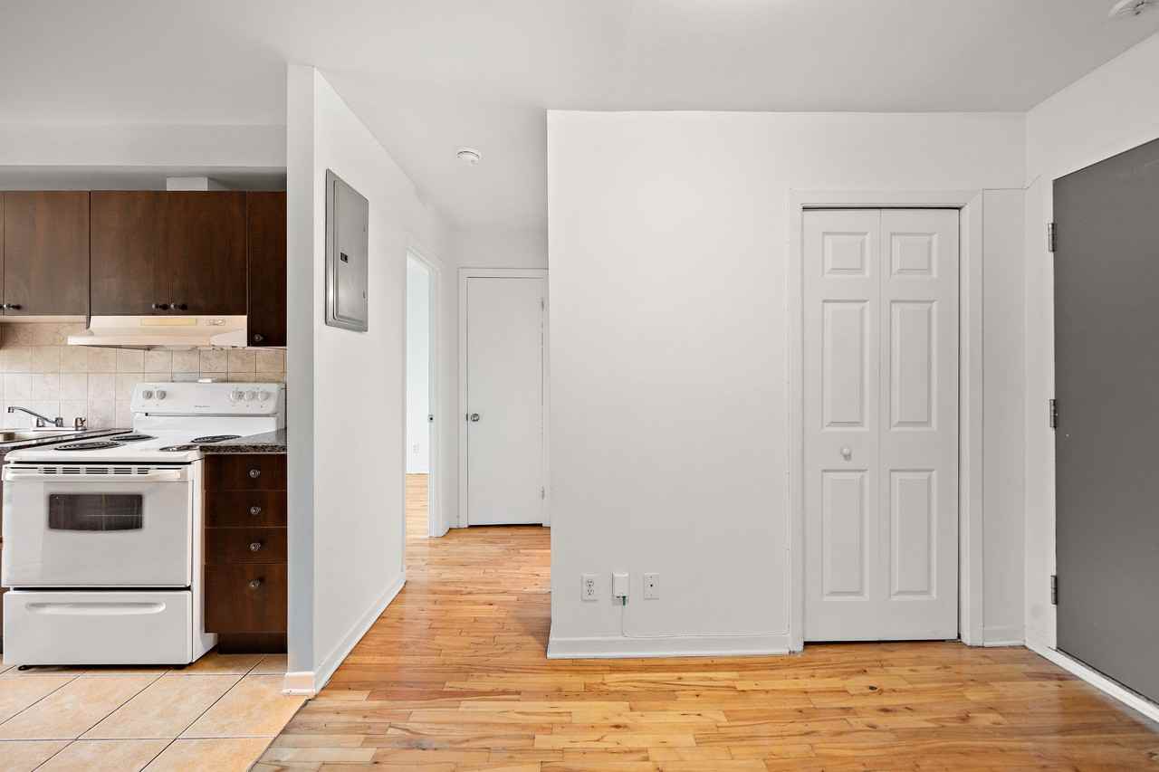 710 30e Avenue #402 - Photo 3 of 17