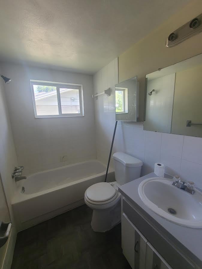 6037 Arthur Avenue - Photo 3 of 11