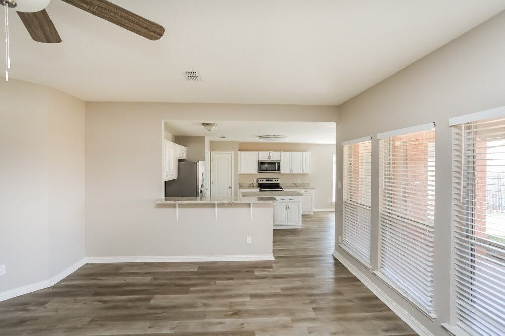 6918 Meadow Bend Drive - Photo 3 of 16