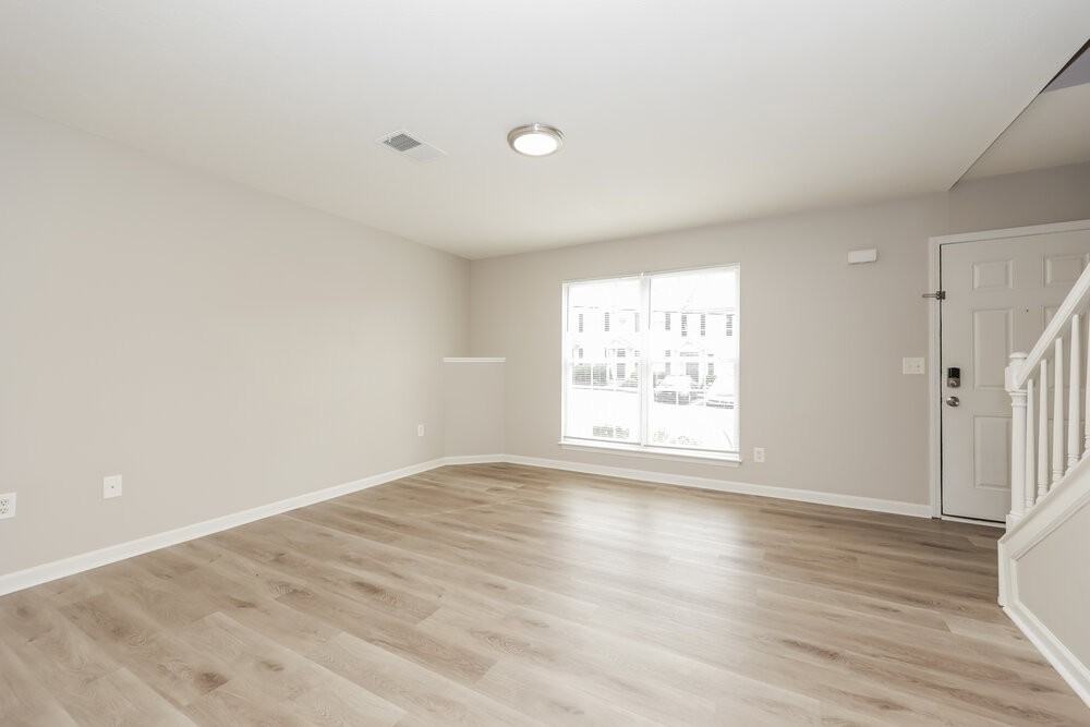 8023 Logan Dr - Photo 4 of 17