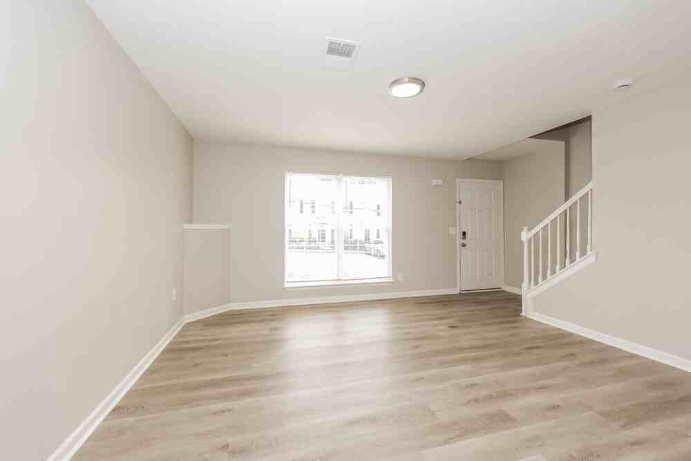 8023 Logan Dr - Photo 5 of 17