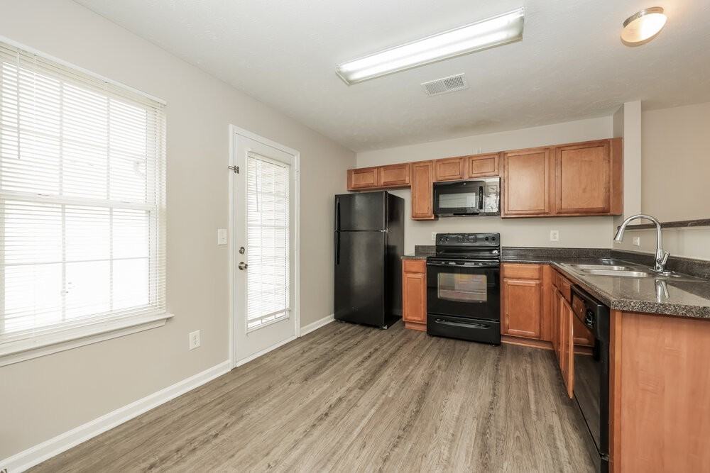 8023 Logan Dr - Photo 7 of 17