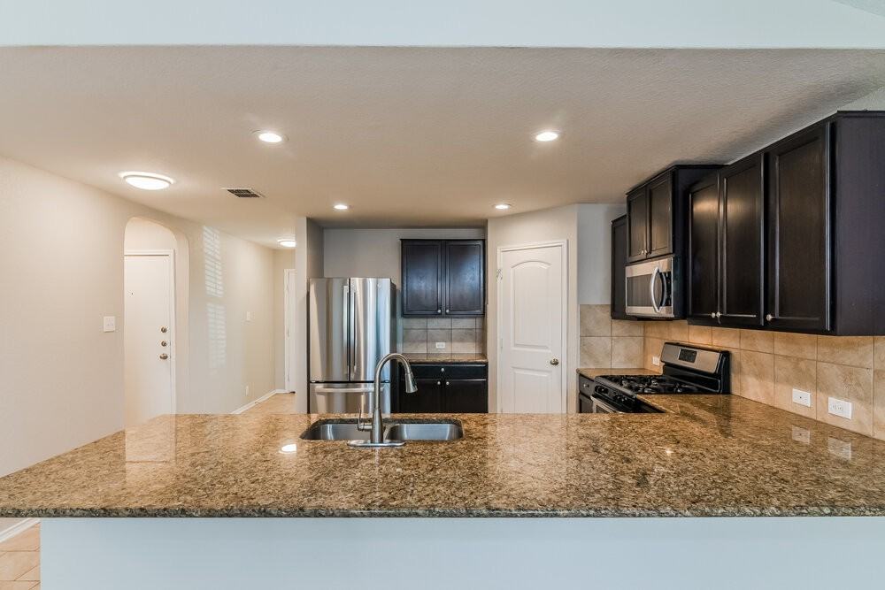 14014 Tyler Pt - Photo 7 of 17