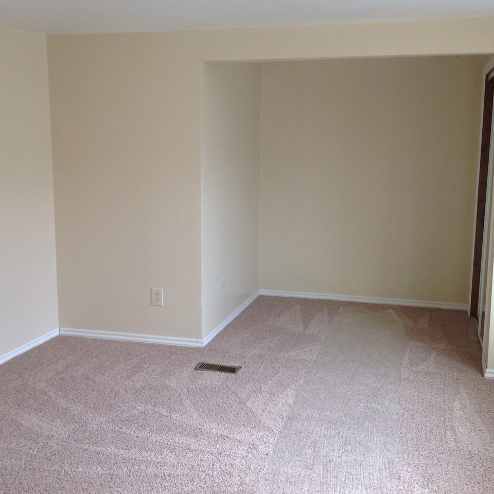 2405 W College St #20 - Photo 6 of 16