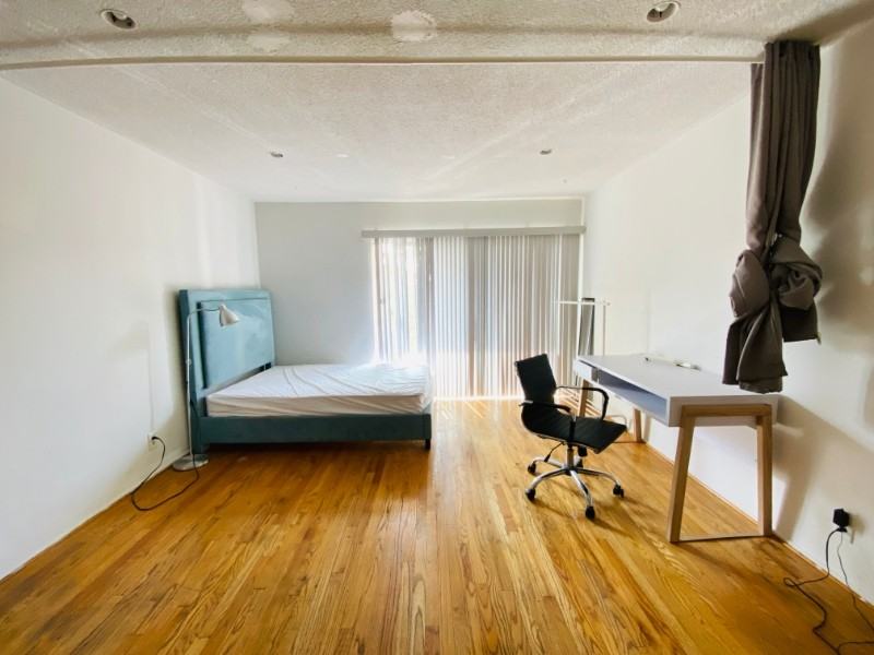 2300 Oak Street #5 - Photo 7 of 11