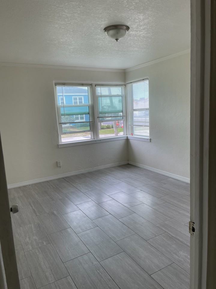 616 Riverview Boulevard #2 - Photo 7 of 10