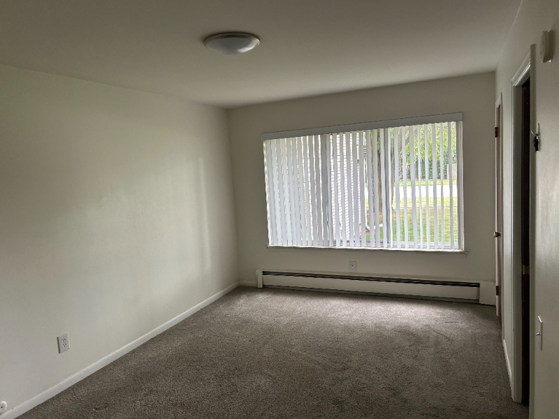 21103 Vernier Rd - Photo 3 of 7