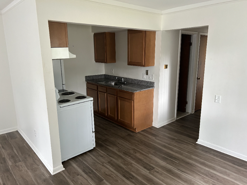 21103 Vernier Rd - Photo 4 of 7