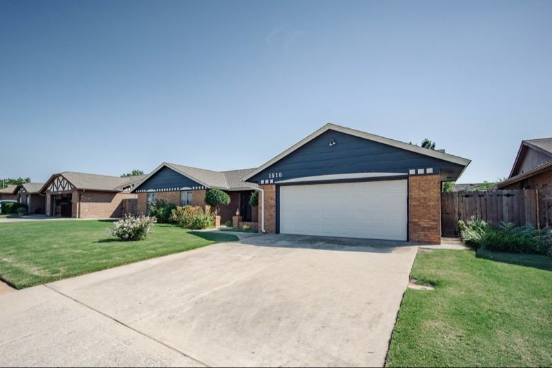 1516 Craford Ct - Photo 3 of 40