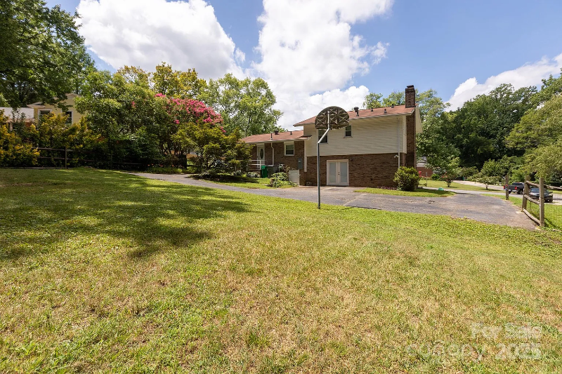 1533 Bonnie Ln #B - Photo 2 of 12