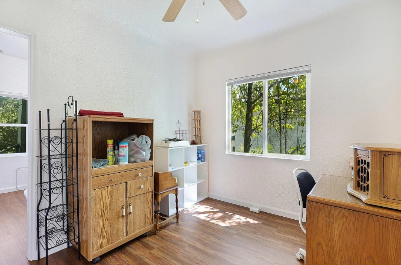 2512 Butte St #A - Photo 5 of 16