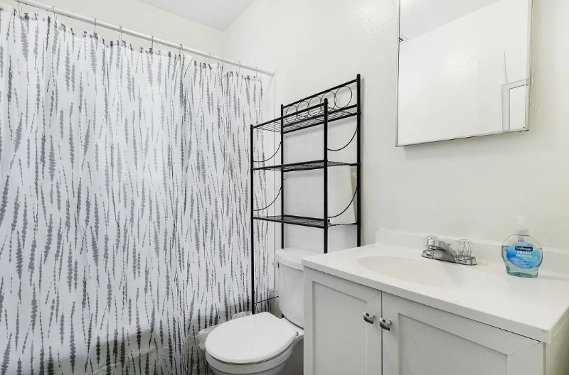 2512 Butte St #A - Photo 6 of 16