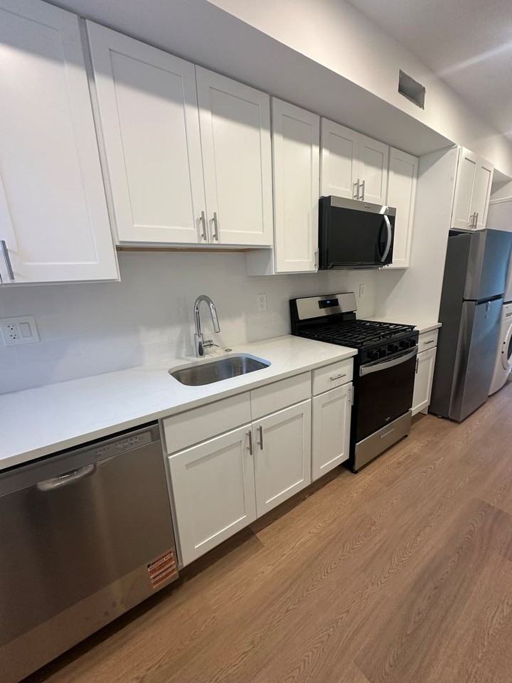 723 West Ave Apt 2nd - Photo 3 of 11