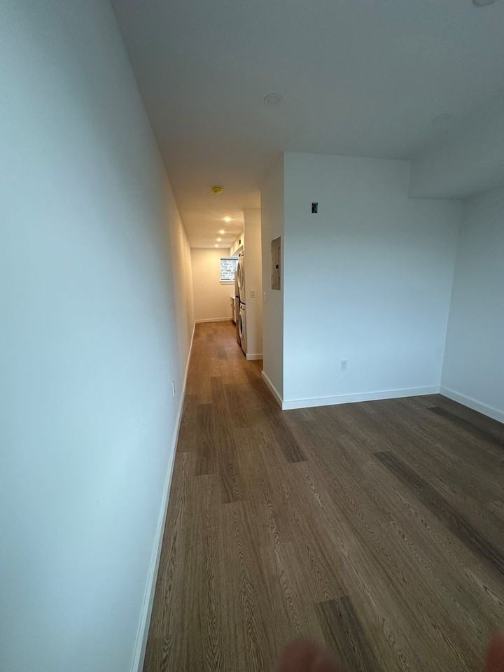 723 West Ave 3rd Fl - Photo 3 of 5