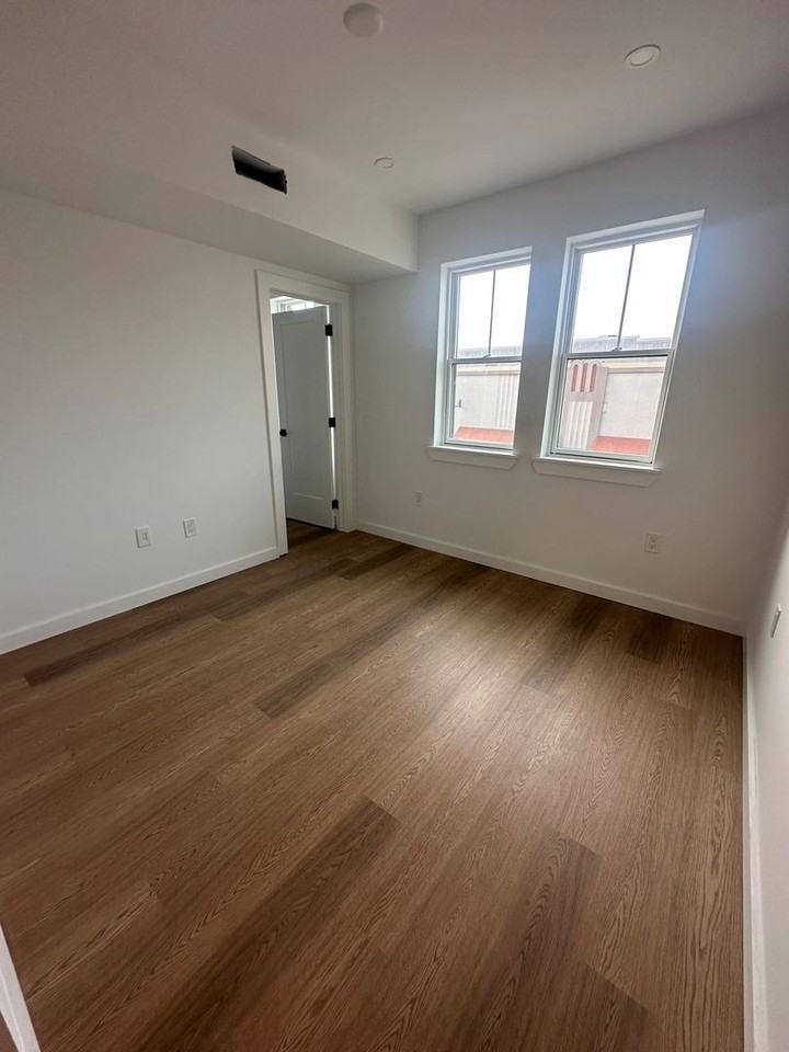 723 West Ave 3rd Fl - Photo 4 of 25