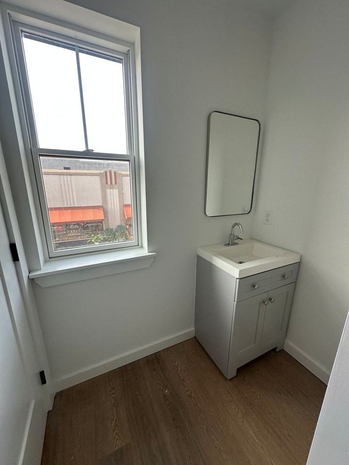 723 West Ave 3rd Fl - Photo 5 of 25