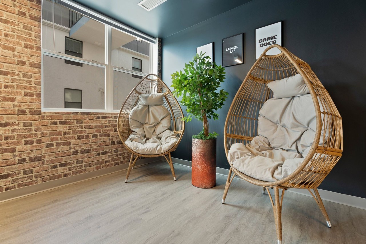 815 S Aurora - Photo 3 of 50