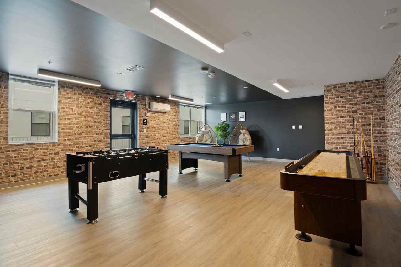 815 S Aurora - Photo 4 of 50