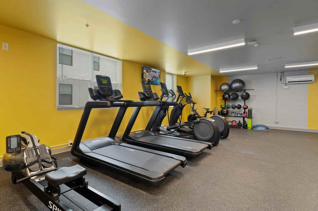 815 S Aurora - Photo 6 of 50