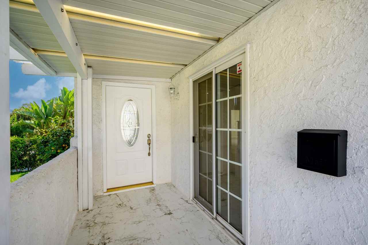 729 Glenmore Blvd #NA - Photo 3 of 37