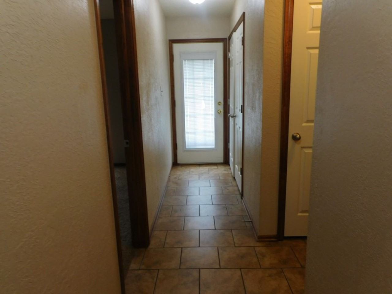 409 S 2nd St - Photo 3 of 9