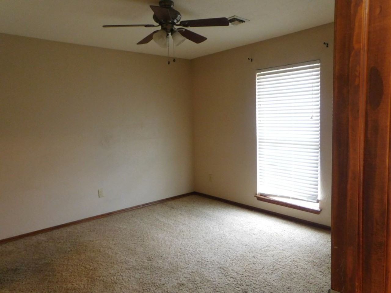 409 S 2nd St - Photo 4 of 9