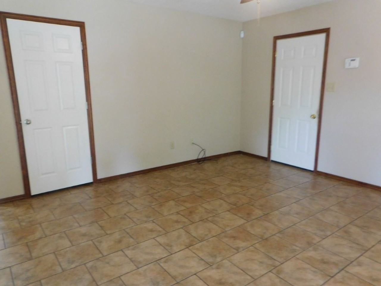409 S 2nd St - Photo 6 of 9