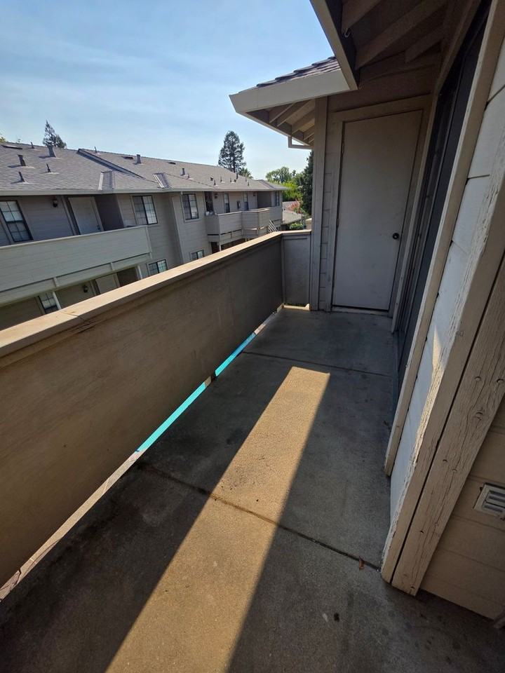 Meridian Apartments - Photo 7 of 13