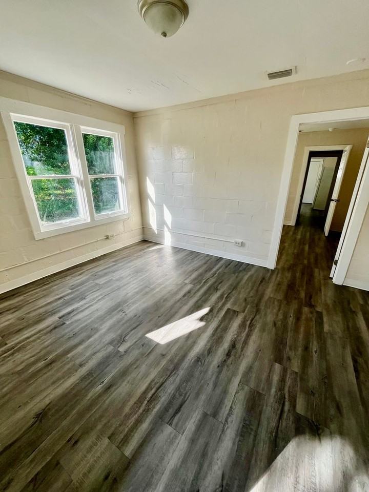 1312 N New York Ave - Photo 2 of 5