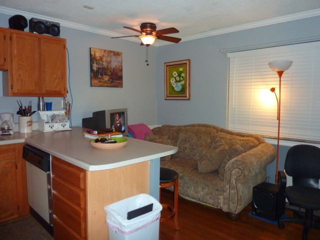 1507 Highland Ave - Photo 2 of 6