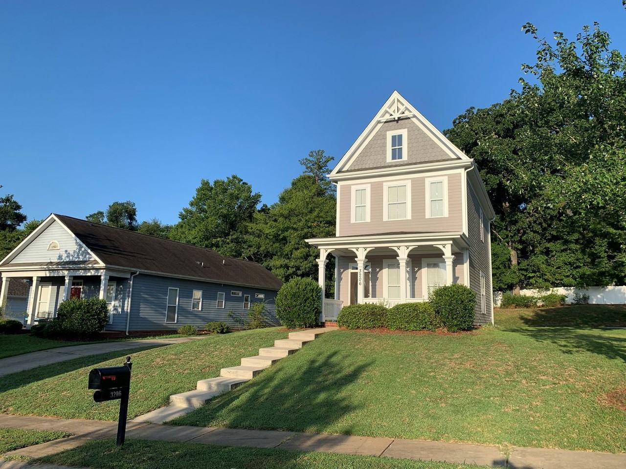 3206 Hiram St - Photo 2 of 11