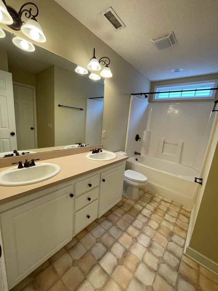 1210 S Taylor St - Photo 3 of 9