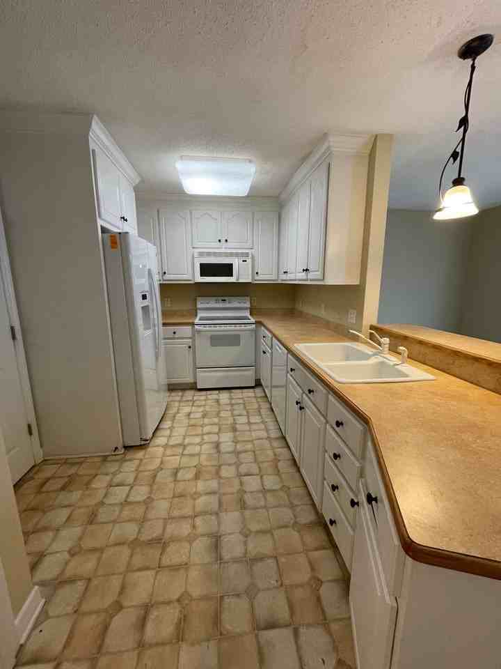 1210 S Taylor St - Photo 4 of 9