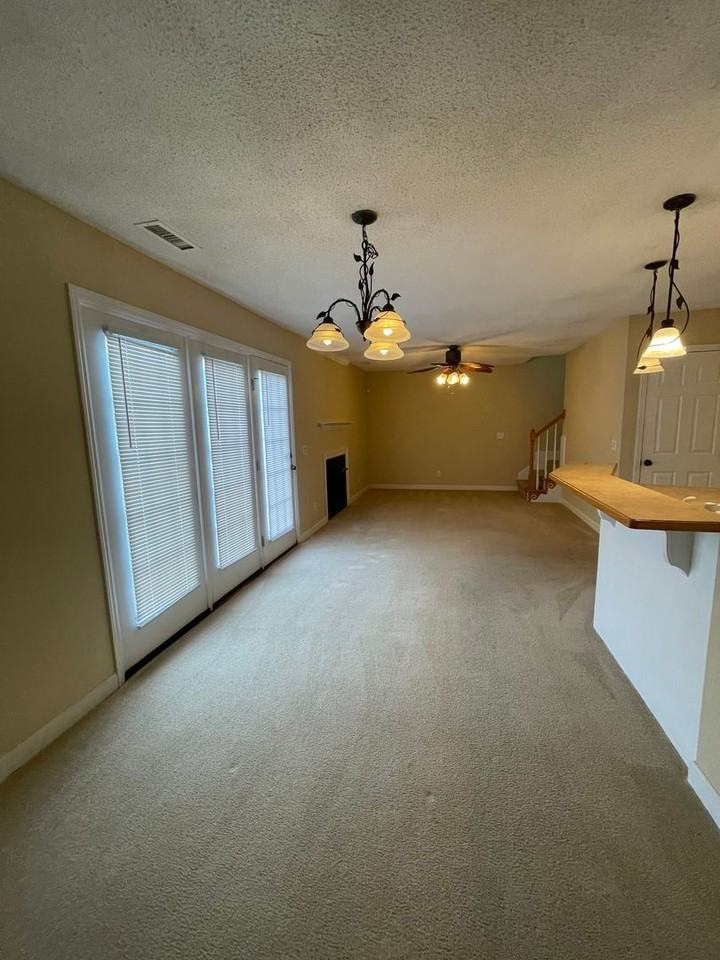 1210 S Taylor St - Photo 5 of 9